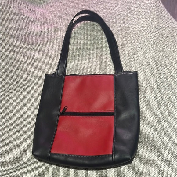 Red and Black Shoulder Bag - Picture 13 of 15